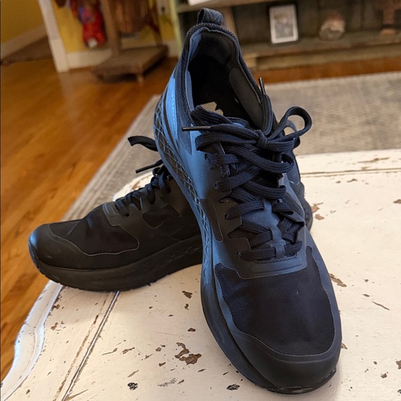 MEN'S ROUGH RUNNER - BLACK - Picture 5 of 6